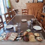 Esquirhall, D'hôtes 3* Journiac