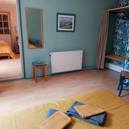 Panzió Esquirhall, D'hotes